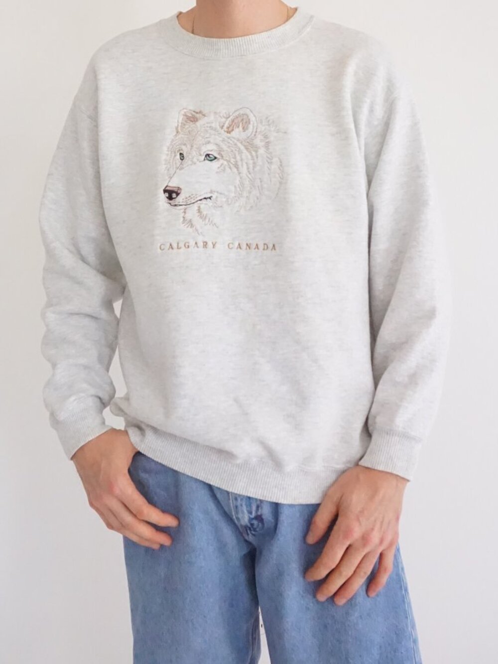Vintage Gildan Grey Wolf Calgary Canada Wildlife Nature Embroidered Sweatshirt L